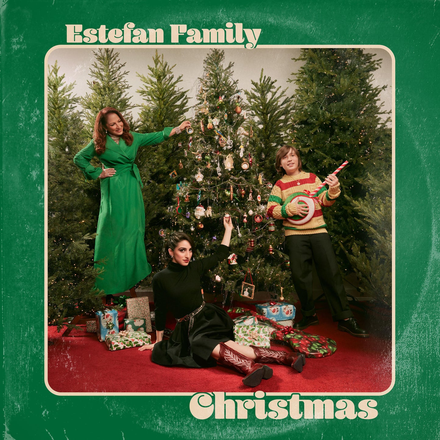 GLORIA ESTEFAN, EMILY ESTEFAN & SASHA ESTEFAN-COPP ESTEFAN FAMILY CHRISTMAS